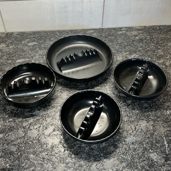 Ges-line Other - Set of 4  black melamine ash trays. Look to be new. Great gift!  7”& 4”